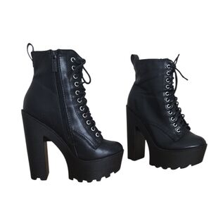 Breckelle’s “Jamie-11” Black Platform Lace-Up Ankle Boots – Size 6.5